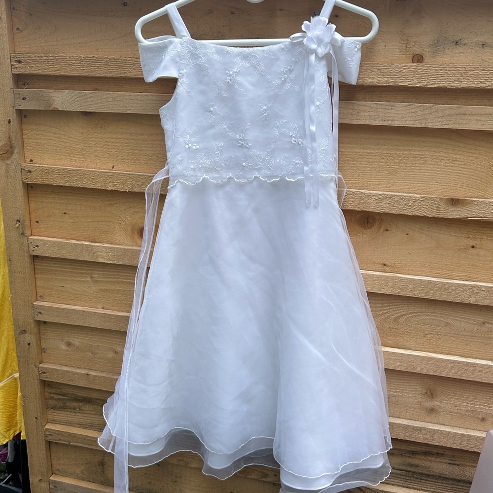 Elegant White Kids Formal Dress with Floral Detail